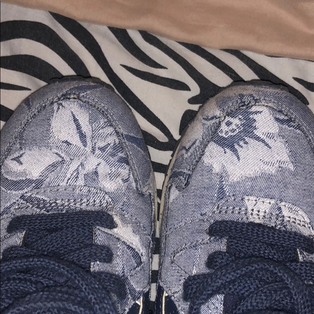 ASICS - Picture 9 of 9